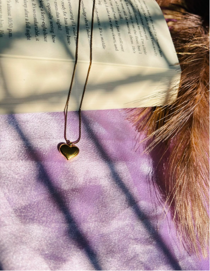 viral heart pendent