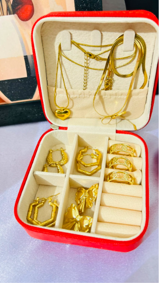 Mini Jewellery Box With Jewellery (8 Items)
